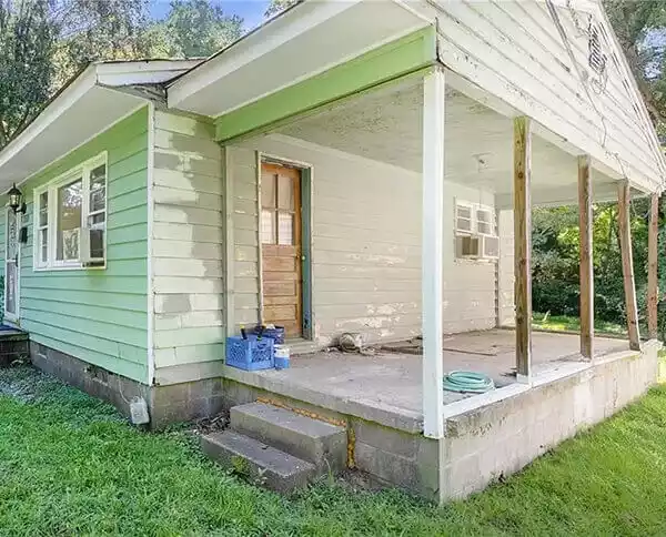 This cape style home sold fast in Lake Como without needing to correct the repairs. Small green cape style home requiring porch, siding and foundation repairs sold quickly in Lake Como.